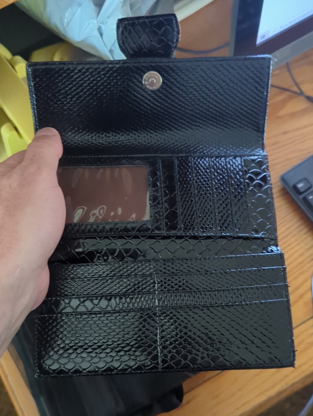Gucci Ivory and Black GG Buckle Continental Wallet - Picture 5 of 5